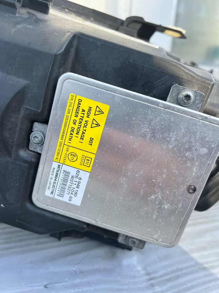 bmw e90 e91 left and right xenon headlights with control unit now e90 e91 bmw e90 e91 left and right xenon headlights with control unit now e90 e91