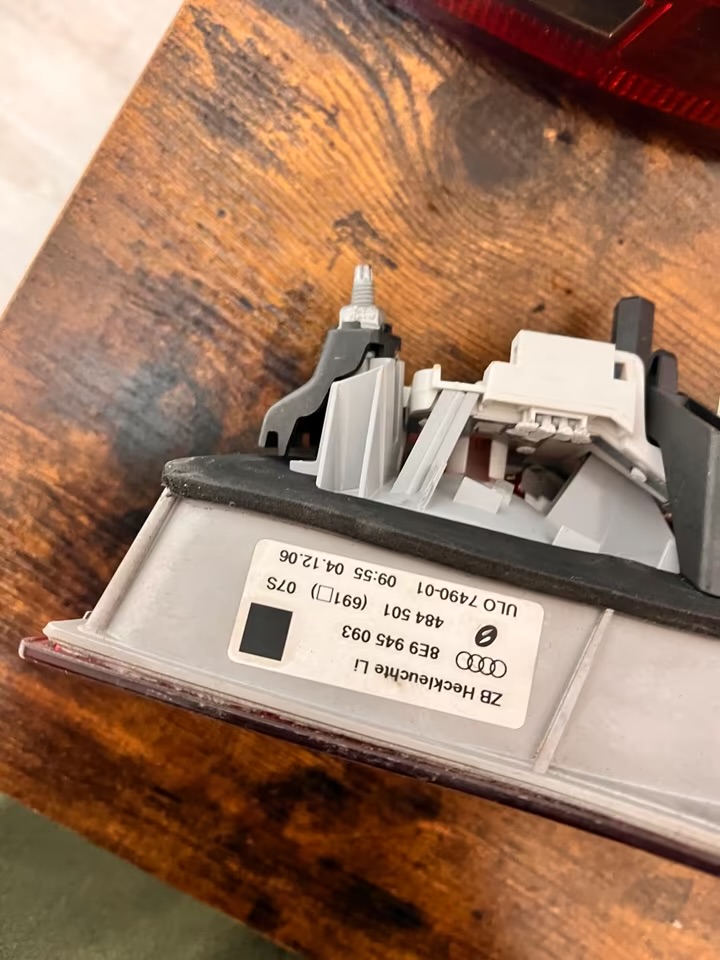 an original rear light kit for audi a4 b7 an original rear light kit for audi a4 b7