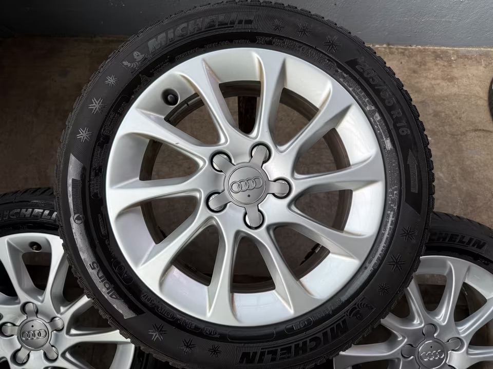 jantes d'origine audi pneus d'hiver a3 a4 tt 8v 8y b5 b6 8j 8p b7 jantes d'origine audi pneus d'hiver a3 a4 tt 8v 8y b5 b6 8j 8p b7