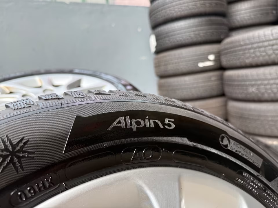 jantes d'origine audi pneus d'hiver a3 a4 tt 8v 8y b5 b6 8j 8p b7 jantes d'origine audi pneus d'hiver a3 a4 tt 8v 8y b5 b6 8j 8p b7