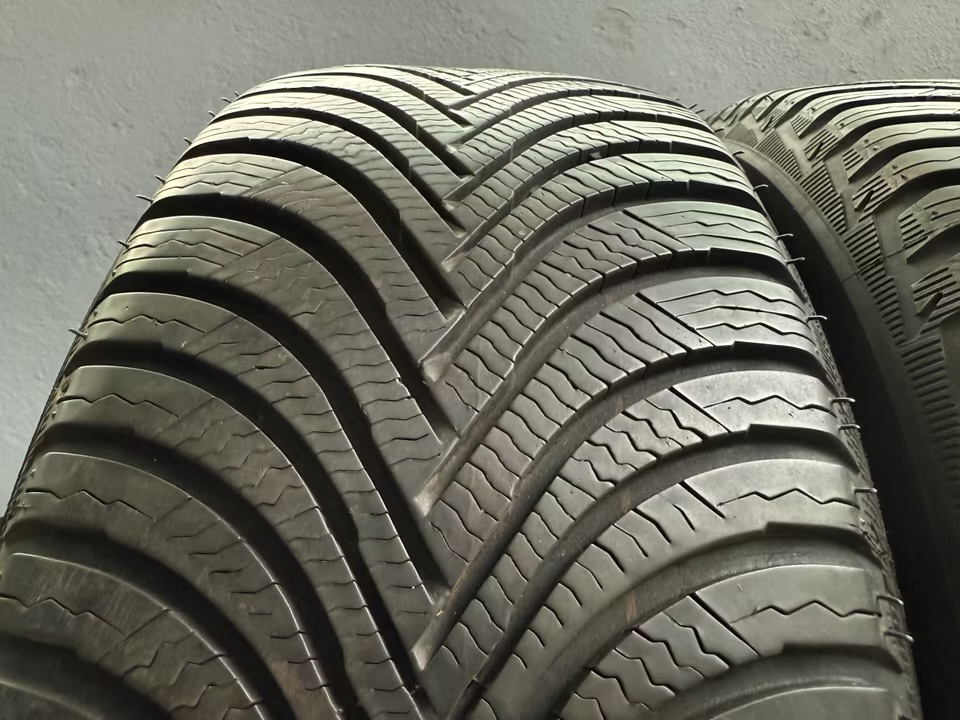 jantes d'origine audi pneus d'hiver a3 a4 tt 8v 8y b5 b6 8j 8p b7 jantes d'origine audi pneus d'hiver a3 a4 tt 8v 8y b5 b6 8j 8p b7