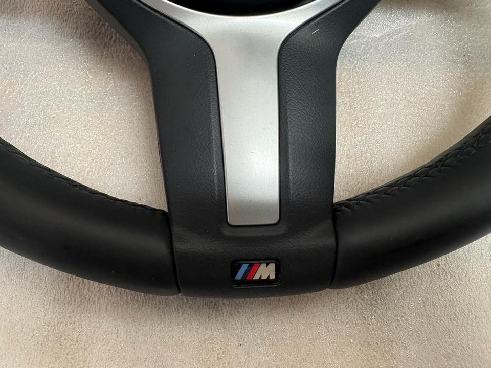 img_8942-2 Volant M BMW F10 F11 F01 F06 F12 F13