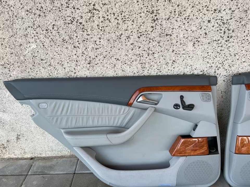 IMG_0111 Panneaux de porte cuir gris Mercedes W220