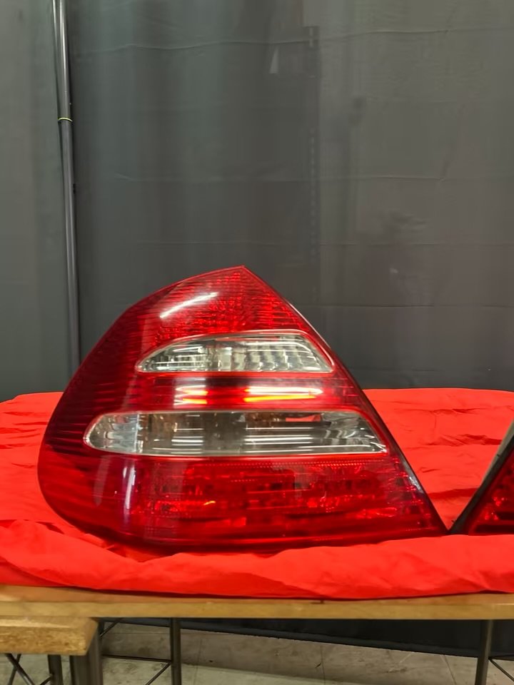 IMG_0180 Feux arriere d'origine Mercedes W211