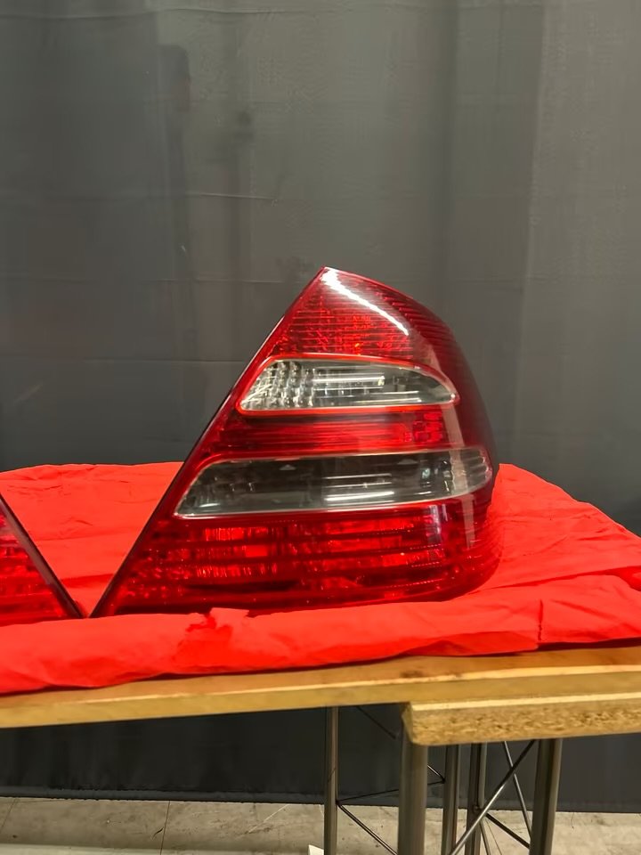 IMG_0181 Feux arriere d'origine Mercedes W211